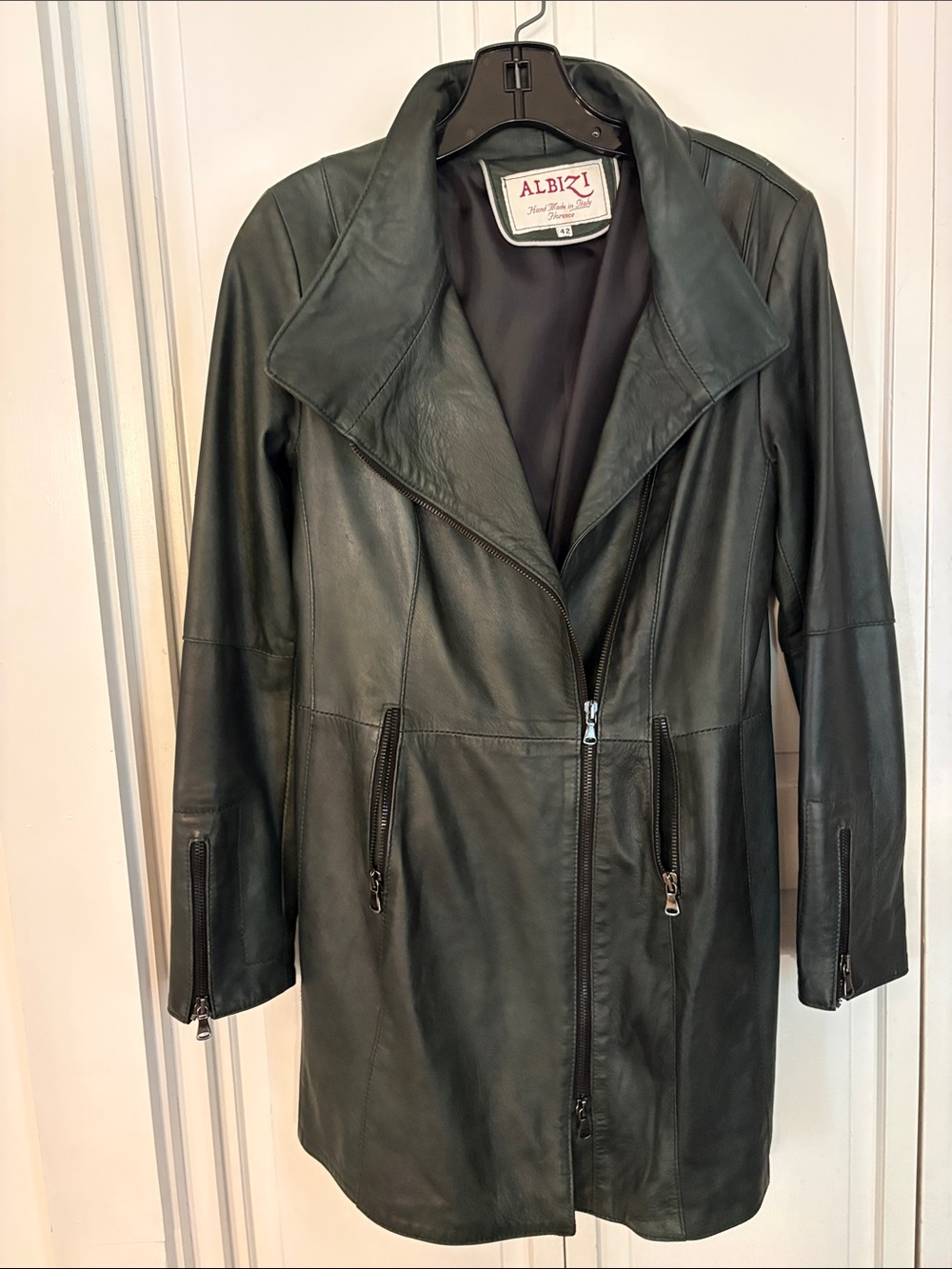 Albizu Women's Dark Green Leather Zip-Front Jacket